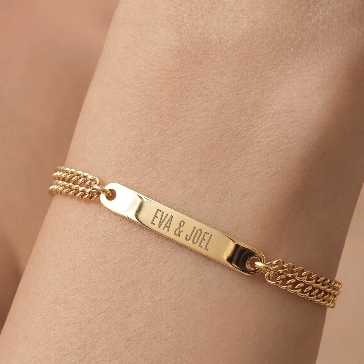 Best Personalized Jewelry Gifts for Mom